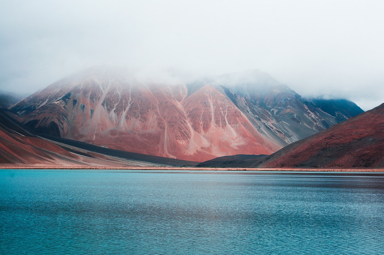 lake, mountains, fog-6123622.jpg