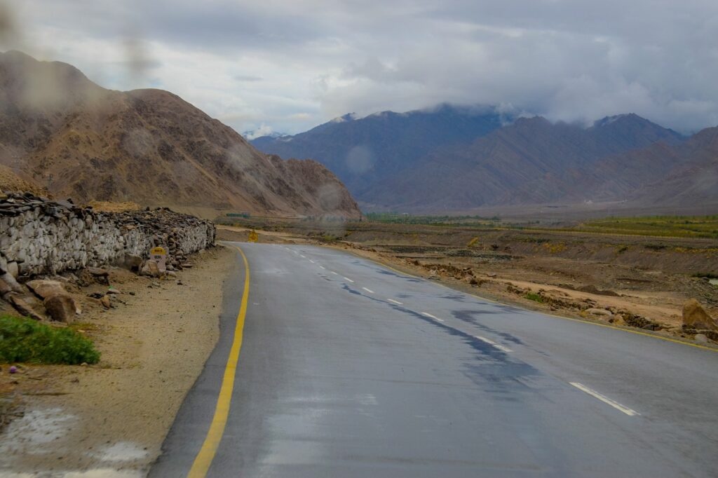 leh, ladakh, blue sky-4153011.jpg